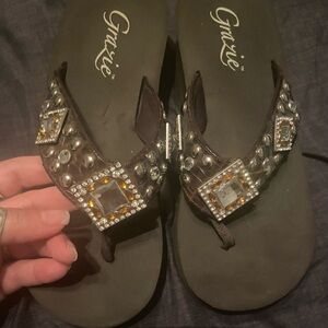 Gradúe brown bling flip flops